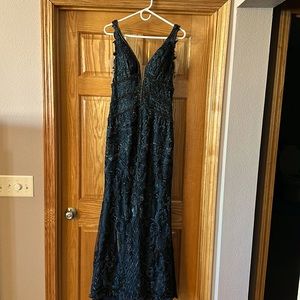 GORGEOUS ELLIE WILDE BLACK PROM DRESS